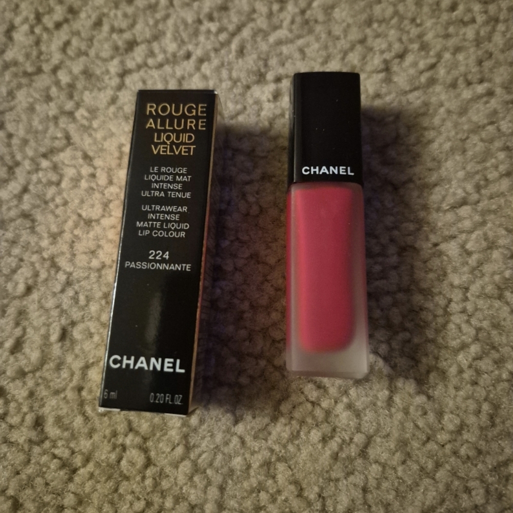 CHANEL Rouge Allure Liquid Velvet Lipstick - 224 Passionnante